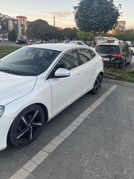 Продам Volvo  v40