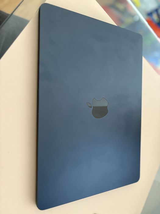 MacBook Air M2 13” Midnight (2022) | Excelente Estado