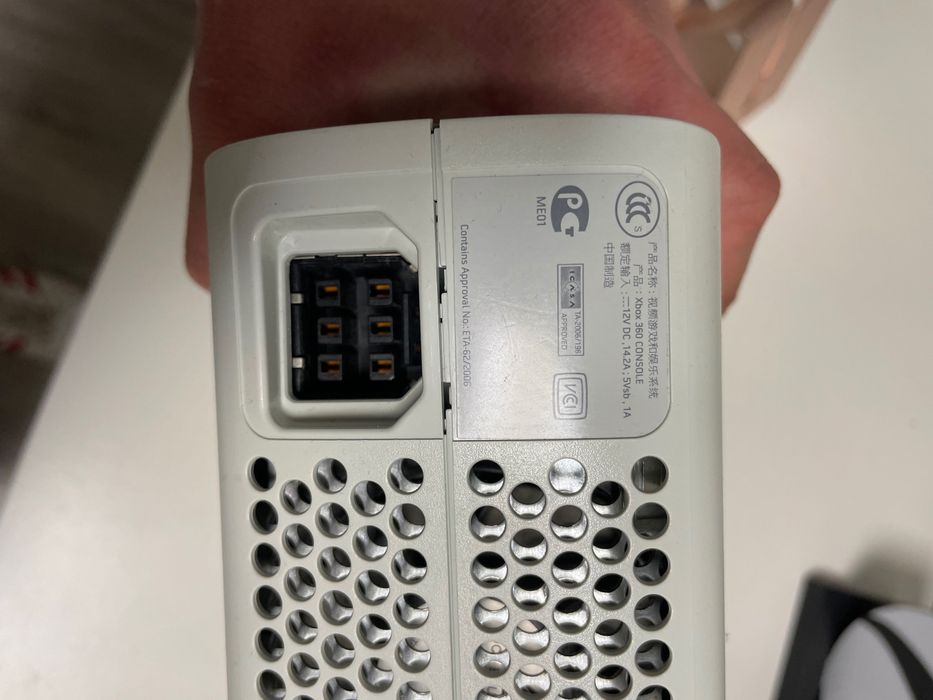Konsola Xbox 360 20gb pad zasilacz sprawna