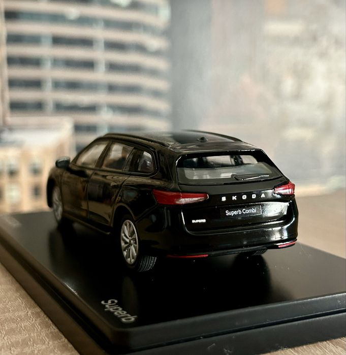 1:43 Abrex Škoda Superb Combi IV