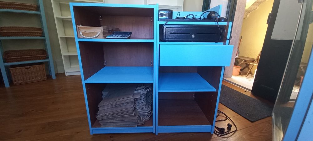 Balcão, bancada, apoio, atendimento. Loja ou comércio