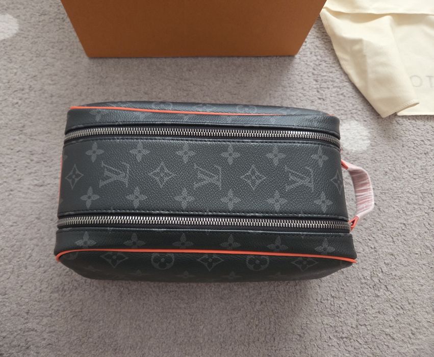 Bolsa necessaire Louis Vuitton
