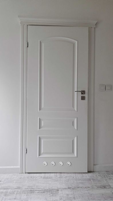 Pol- skone - 5 skrzydeł pokojowych 80 cm oraz 2 skrzydła łazienkowe 80 cm + ościeżnice