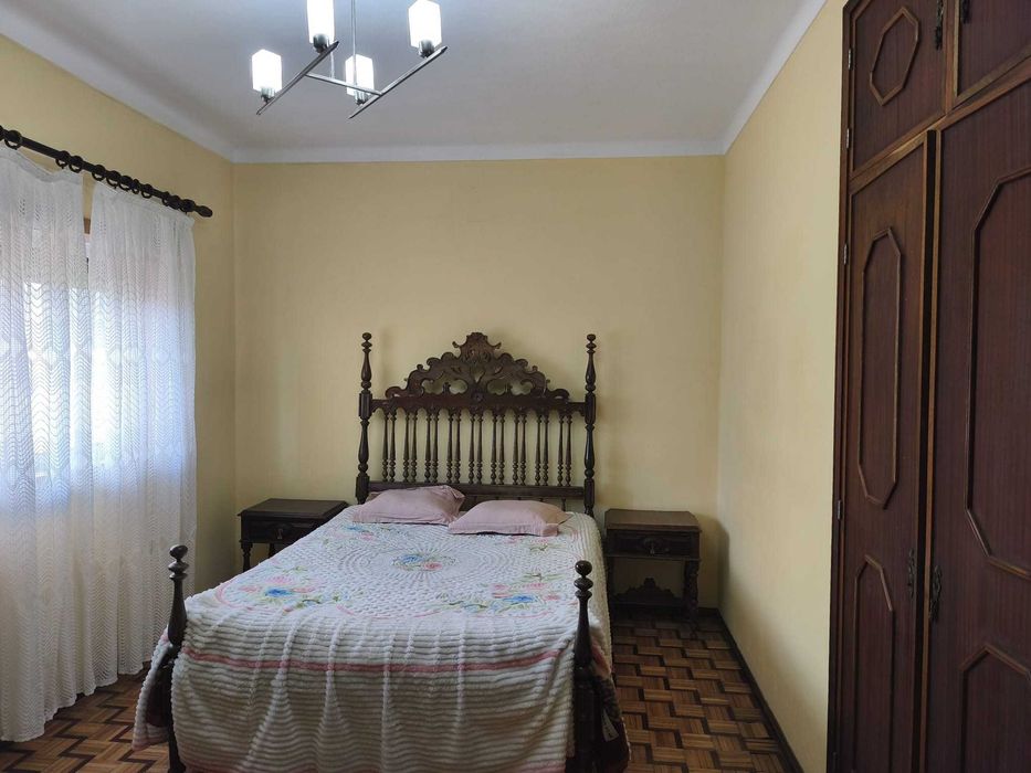 Arrenda-se 1.º andar d moradia