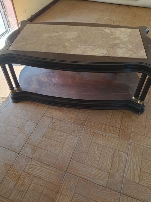 Móveis de sala - mesa, cadeiras e outros