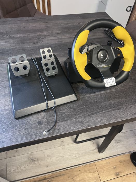 Руль ігровий logitech