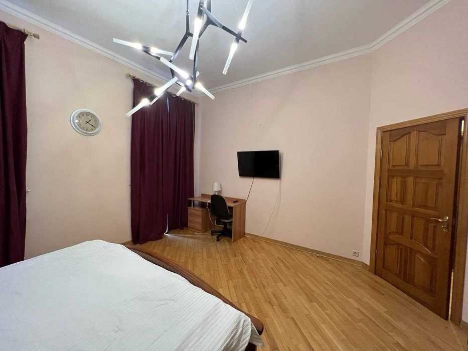 Продаж 2к.квартири 110м2  вул. Хрещатик 15, Пасаж