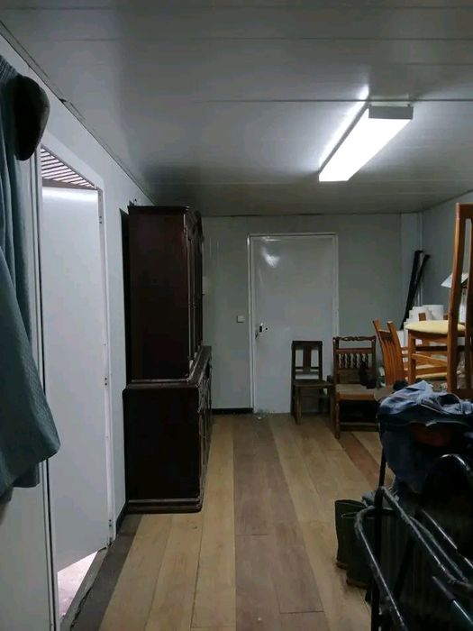 Contentor,com WC ,em bom estado