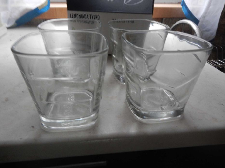 Wyprzedaż->Szklanki tłoczone Ballantines 40 ml -4 sztuki nowe