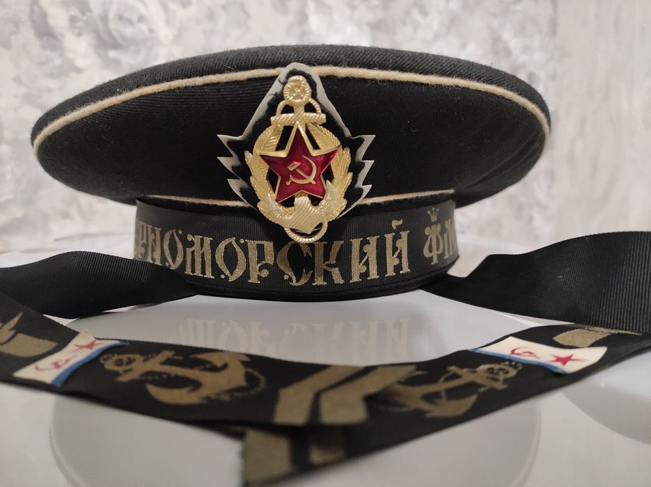 Продам безкозирку 1990 років.