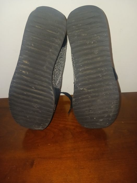 Sapatilhas cinza e preto Bershka, tamanho