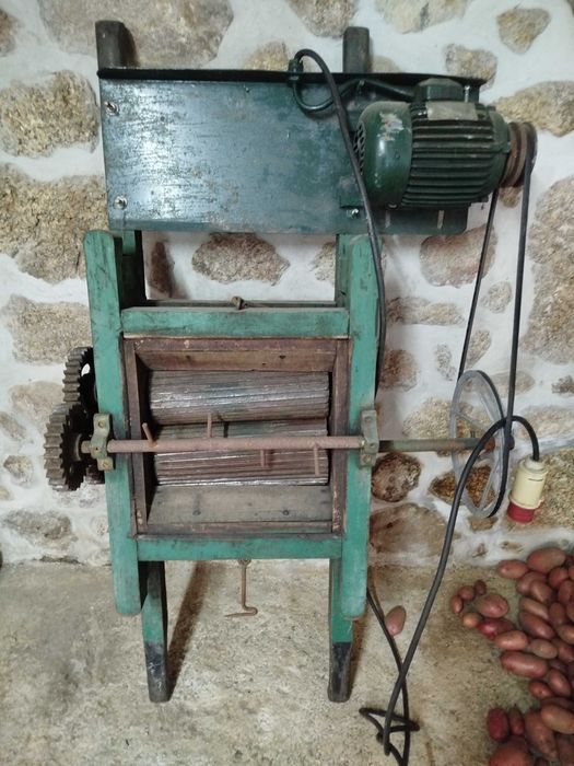 Ralador de uvas motorizado