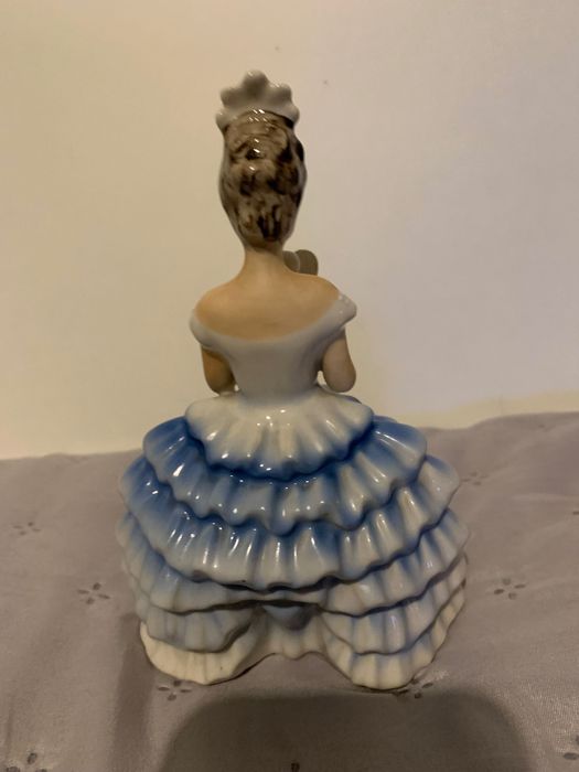 Dama z lusterkiem figurka J.Jezela