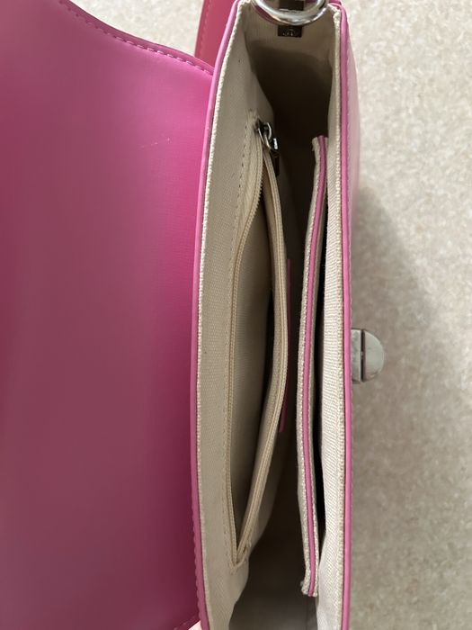 Сумка багет розового цвета