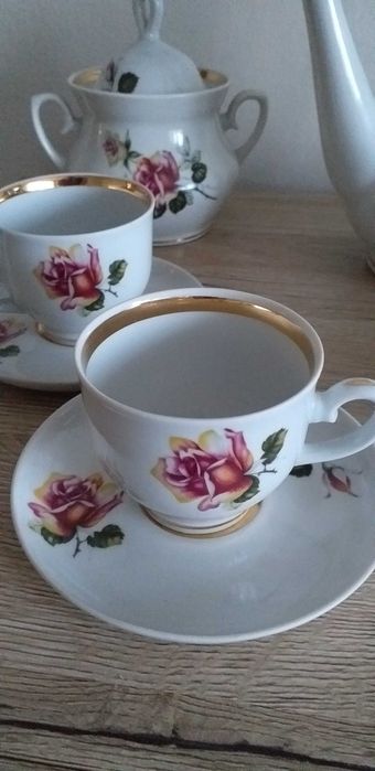 Serwis porcelanowy sygnowany.