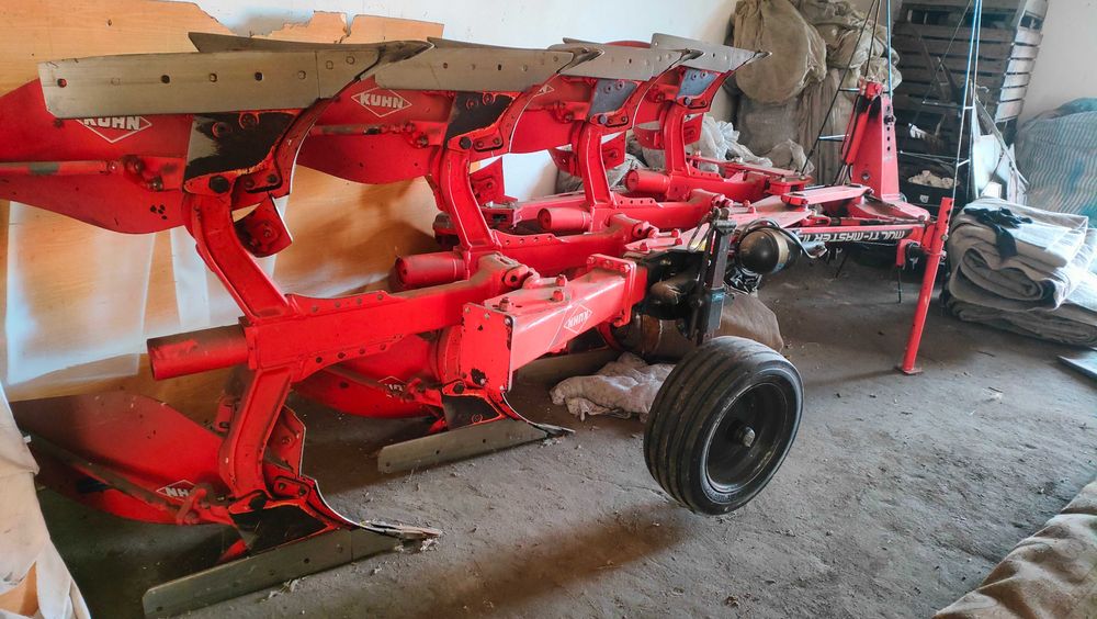 pług Kuhn 4 skibowy