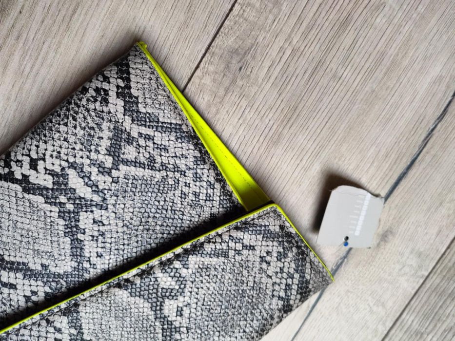 Nowa torebka kopertówka skóra węża szara neonowa