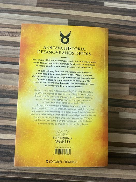 Livro Harry Potter e a criança amaldiçoada não usado