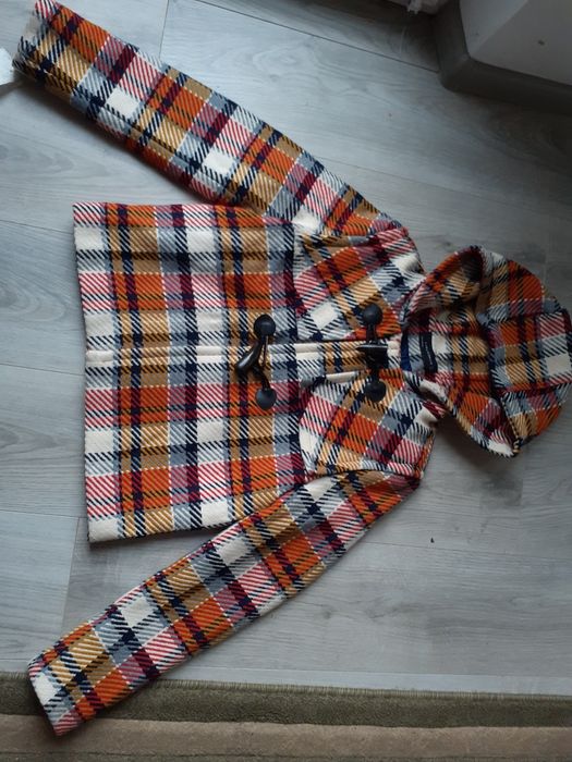 Dziewczęca krótka kurtka w kratę na wiosnę-jesień.