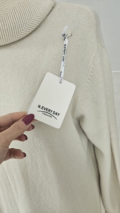 Sukienka dzianinowa golf ecru L XL