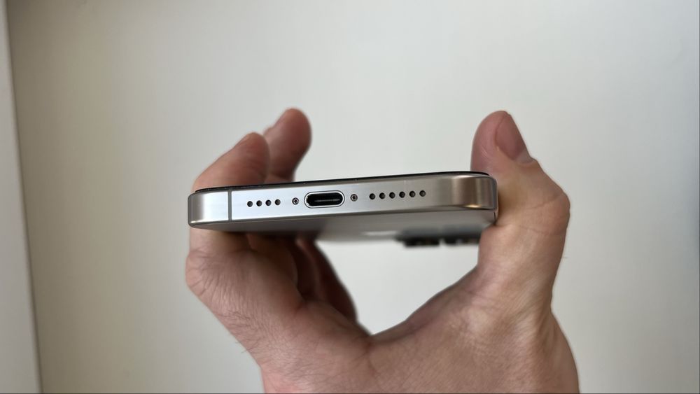 Продам iPhone 15 Pro Max 256GB Natural Titanium.
