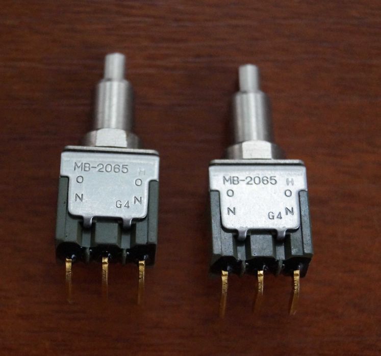 Перемикач кнопковий, однополюсний ВКЛ-ВКЛ. NKK Switches MB-2065