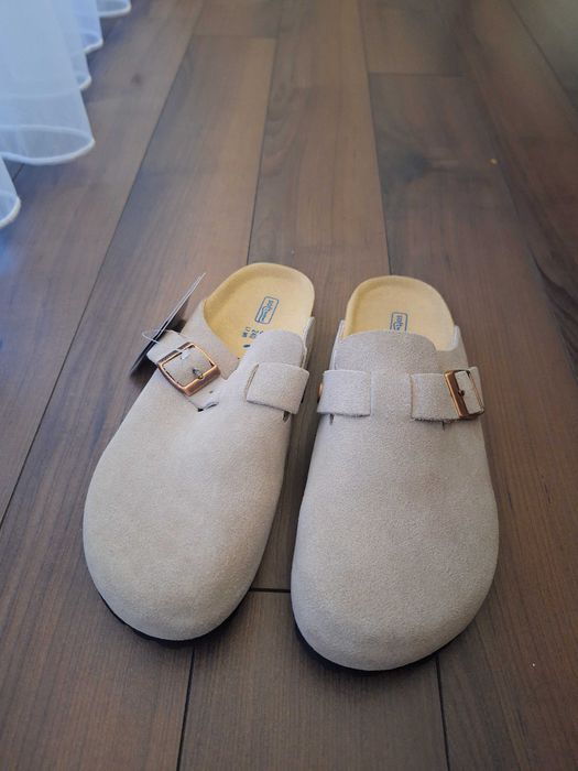 Birkenstock model boston.