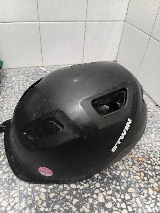 Capacete de bicicleta preto – 3 €