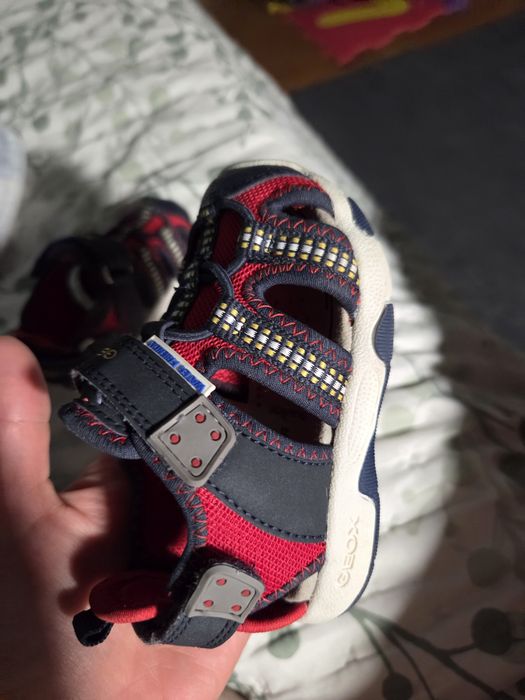 Vendo sandálias/sapatos  de bebe Geox