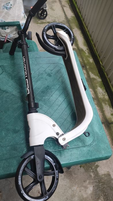 Продам самокат  BEST Scooter від 8+.