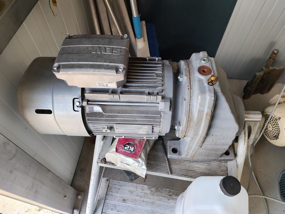 Motoreduktor 2.2kw 771 obrotów 2022r
