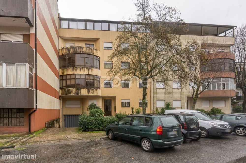 Apartamento T3 de cobertura, com terraço e garagem