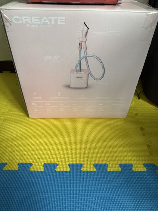 Ferro passar roupa na cor rosa