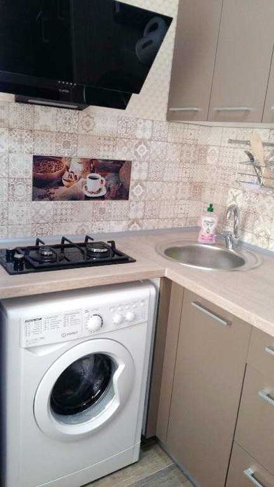 Продам однокімнатну квартиру Олени Теліги 53