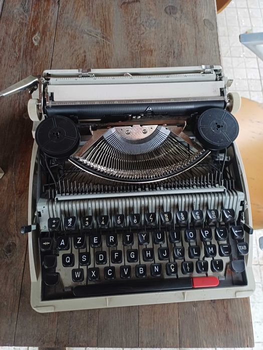 Maquina de escrever  olympia