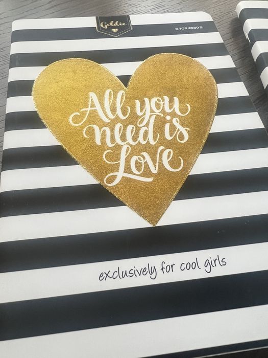 5 x Zeszyty A5 w kratkę i linie z brokatem