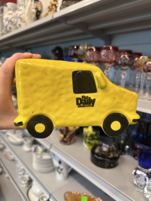 Skarbonka Fiat Iveco Daily ceramiczna żółta retro dekoracja 1350