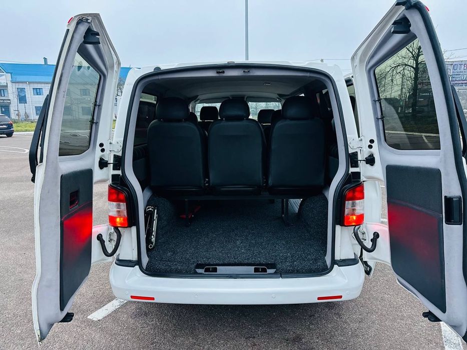 Volkswagen T5, 2.0 дизель, пасажир 9
Надійний та економний автомобіль.