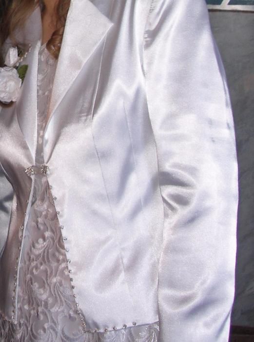 нарядный белый свадебный жакет,