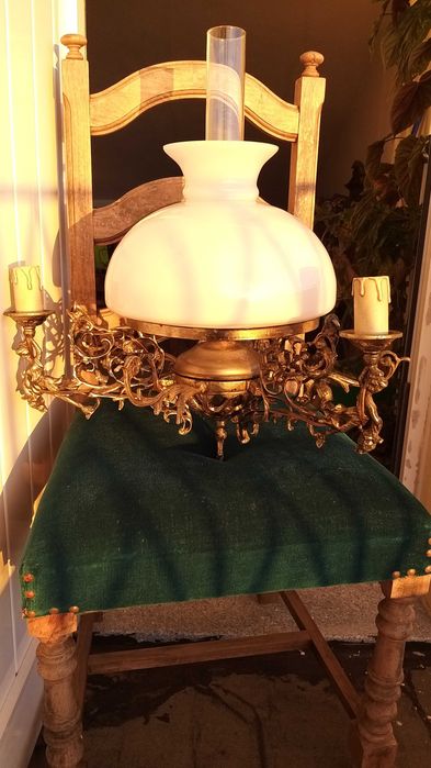 candeeiro antigo com 3 bocais mais uma chaminé