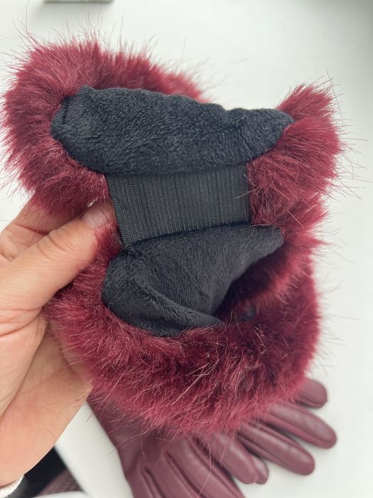 зимова хутряна повязка кольору бордо/бургунді.