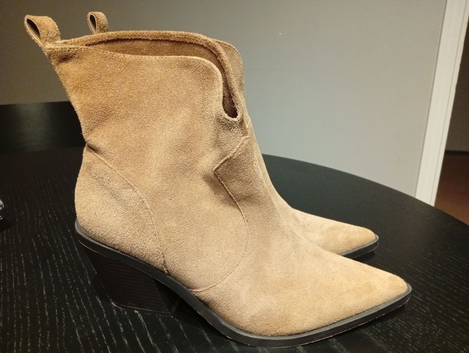 Botki zamszowe na obcasie