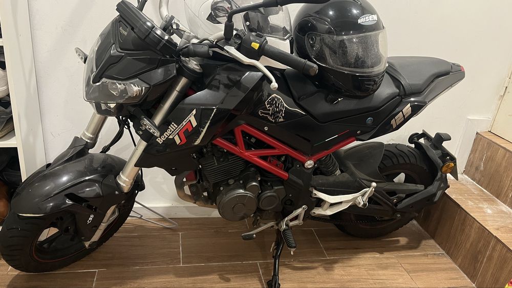 Benelli TNT 125 ano 2017