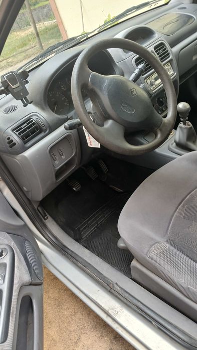 Carro Renault Clio ano 2000