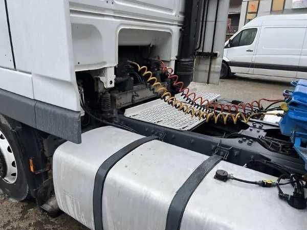 DAF XF 105.460 2009 Сідловий тягач