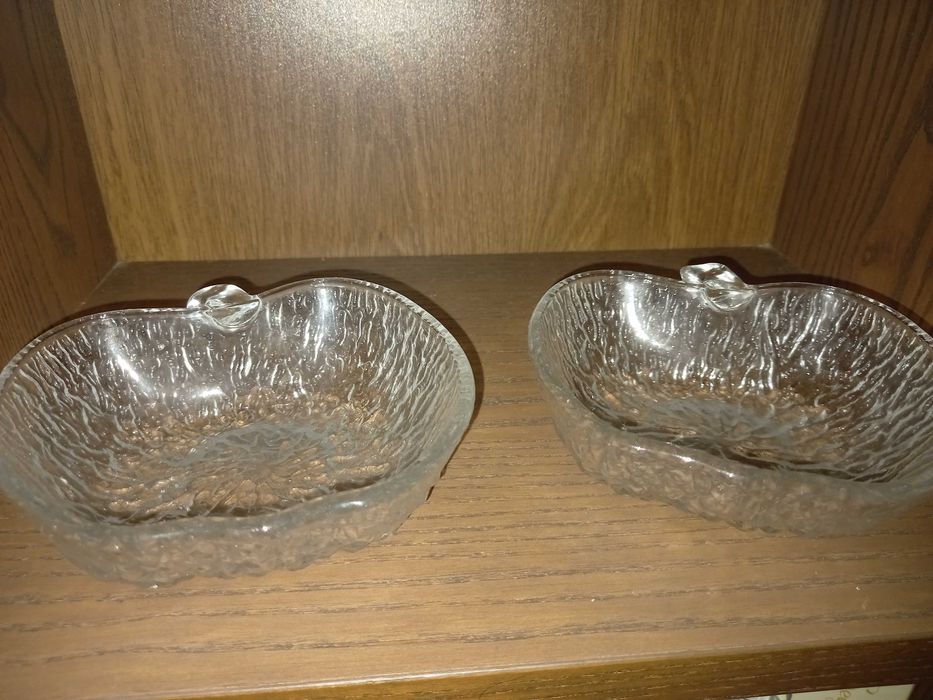 2 tacinhas em forma de maçã