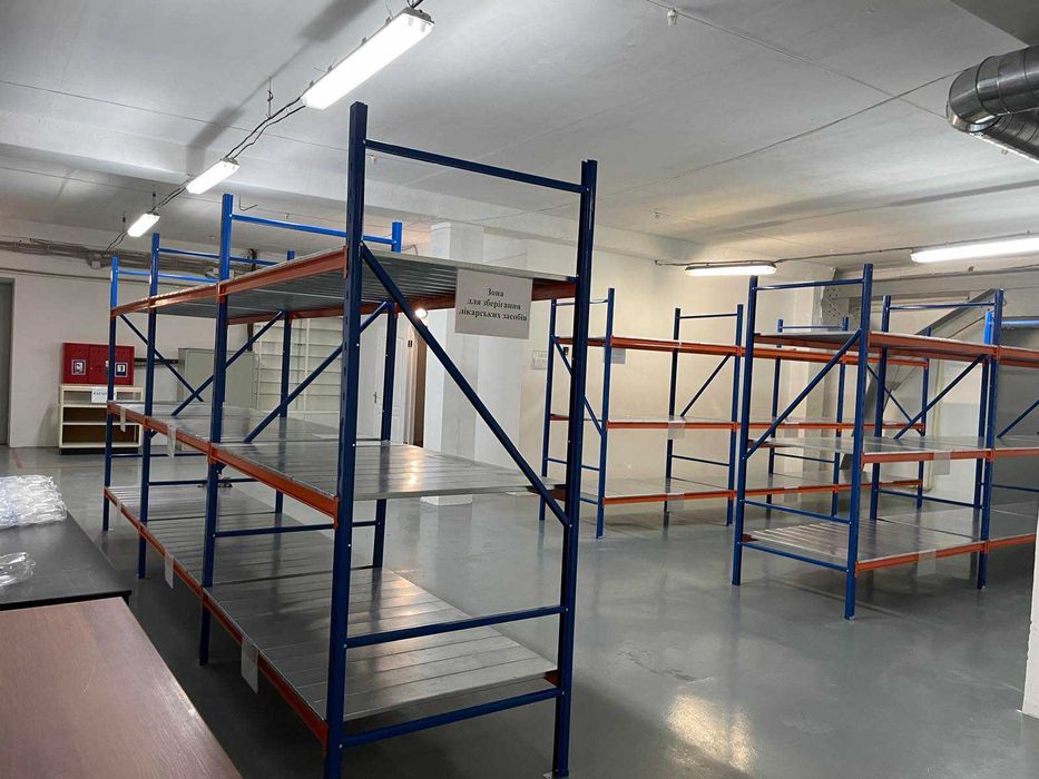 Окремо розташована офісно-складська будівля 4920 м²