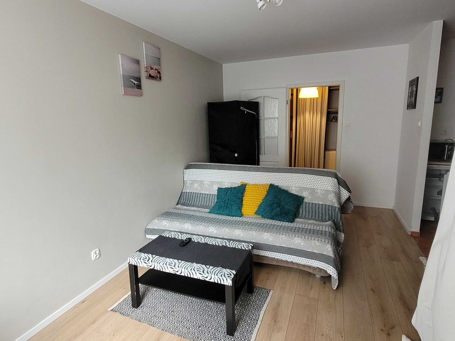 Apartament " Słoneczny " w Centrum ul. Szybka , noclegi Wrocław . Samodzielne mieszkanie dla 1 - 4 osób . Blisko PKP