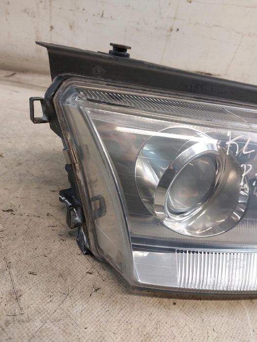 Lampa Prawa Przednia Reflektor Prawy Przedni Xenon  Vw Passat B5