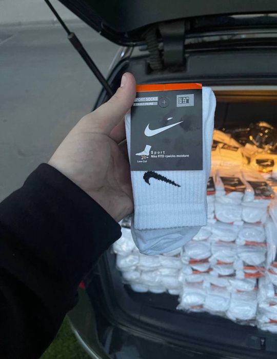 білі теплі шкарпеткі Nike! комфорт і тепло на кожен день